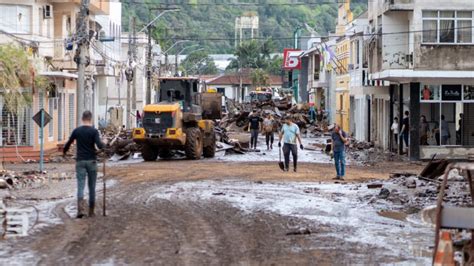 Rio Grande Do Sul Contabiliza Mortes Ap S Enchentes