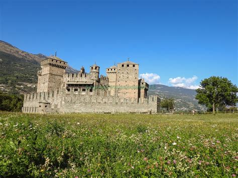 Castello Di F Nis Un Angolo Di Medioevo In Valle D Aosta