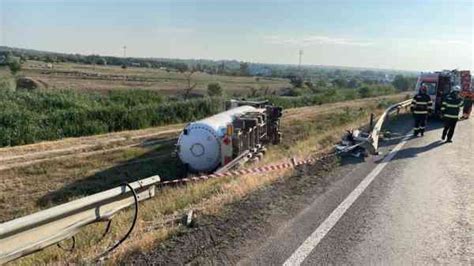 Un TIR cu cisternă încărcată cu GPL a fost implicat într un accident