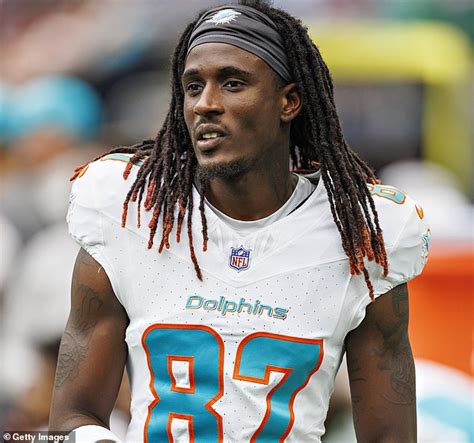 Dolphins Star Daewood Davis Carted Off In Nfl Preseason Game Against