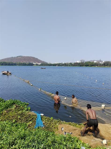 People With Tenders Hire These Fishermen To Absolutely Drain Pashan