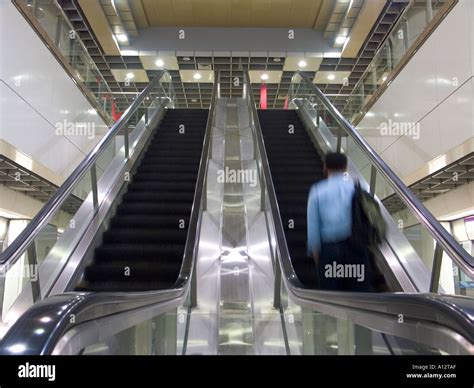 Mechanische Rolltreppe Stockfotos Und Bilder Kaufen Alamy