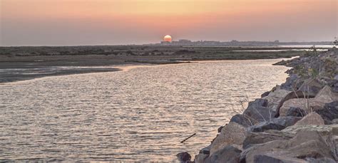 Paseo En Barco Al Atardecer Por La R A De Punta Umbr A En Huelva