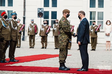 Awanse generalskie i odznaczenia w Święto Wojska Polskiego Biuro