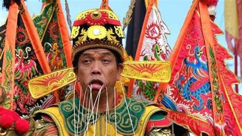 Tradisi Tatung Singkawang Atraksi Spiritualitas Dan Keajaiban Budaya