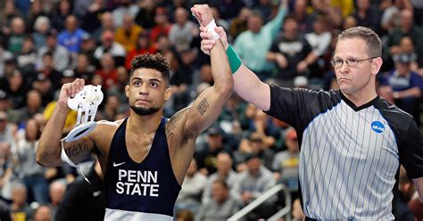 Penn State wrestling sends 5 to NCAA finals, leads team race after 2 days