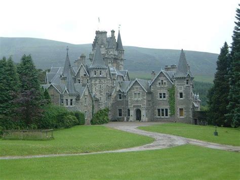 Ardverikie House In Scotland Site Of Monarch Of The Glen Series Cool