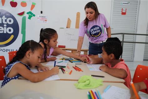 Prato Cheio crianças do bairro da União recebem aulas de inglês