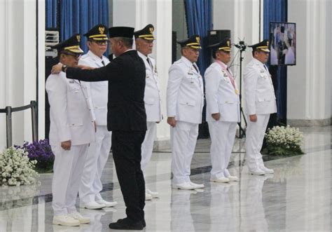 Bey Machmudin Resmi Lantik Pj Bupati Dan Wali Kota Di Jabar Ini Nama