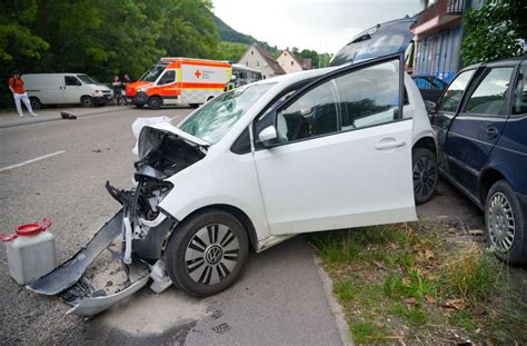 Zwei Schwerverletzte Nach Frontalkollision Einsatzbericht Lenningen