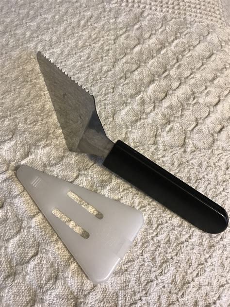 The Pampered Chef Slice N Serve Pie Or Cake Server Serrated Blade W