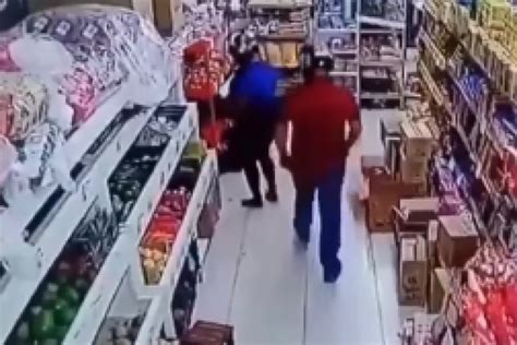 VÍdeo Homem Passa A Mão Em Mulher Dentro De Supermercado E é Preso