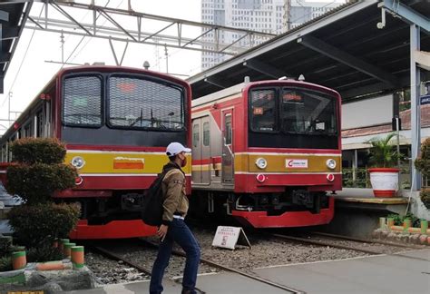 Catat Tren Kenaikan Volume Pengguna 7 KAI Commuter Layani 8 Juta