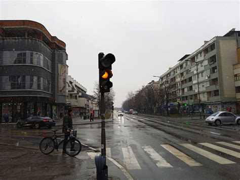 Semafor U Centru Grada I Dalje Ne Radi Najvi E Nevolje Pravi Pe Acima