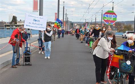 Demonstration für den Frieden Ostermarsch am Flatterband in Bonn