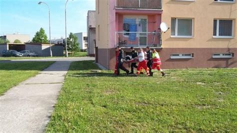 dvoulety chlapec vypadl  okna  setem podlazi holickeho panelaku