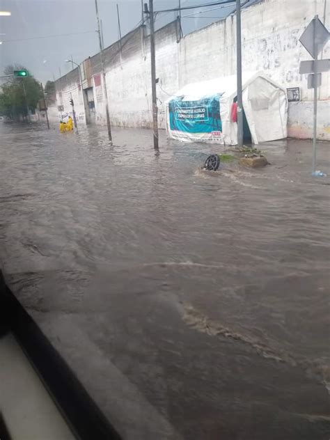 Lluvia deja severos encharcamientos en la Vía Morelos de Ecatepec La