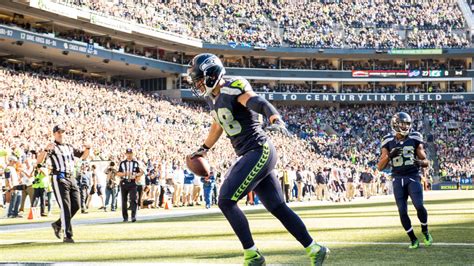 Tight End Jimmy Graham Stars in Seahawks First Win of 2015