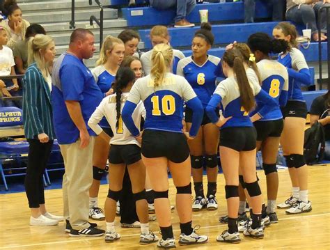 Lady Cats Volleyball Opens District Play With Very Solid 3 0 Win Over