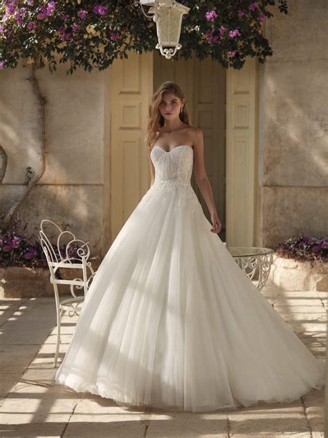 OPRAH | Princess-cut wedding dress | Nicole Milano