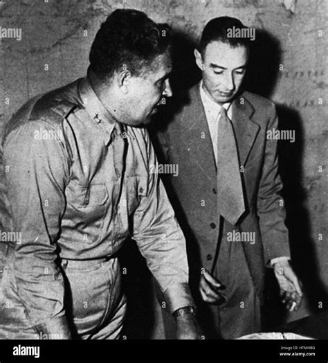 Robert oppenheimer, manhattan project hi-res stock photography and ...