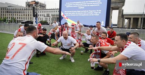 Ewakuacja Strefy Kibica W Centrum Berlina Przed Meczem Polski Z Austri