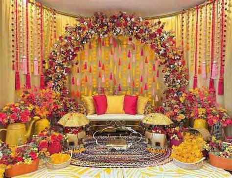 Latest Pakistani Mehndi Stage Decoration At Home Ideas For 2024 Weddingpace