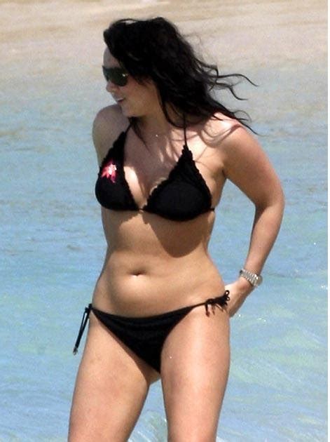 Smashing Magazine Curvy Martine Mccutcheon Takes A Dip With Her New