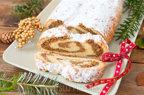 Austriacki Strudel Z Orzechami Przepis Przyslijprzepis Pl