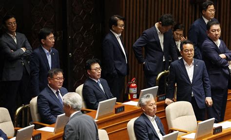 韩国最大在野党共同民主党国会院内领导层集体辞职朴洸李在明展开