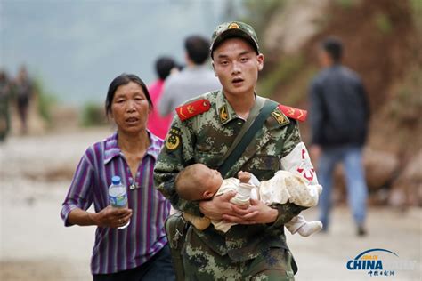 云南省昭通市鲁甸县发生65级地震 武警紧急救援 10 中国日报网