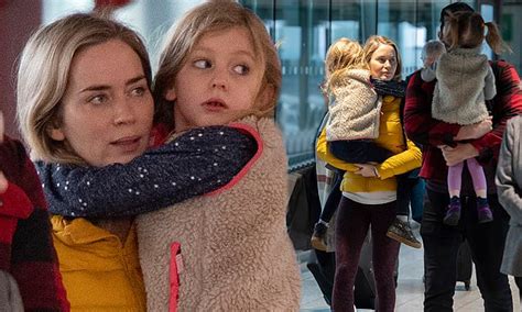 emily blunt  john krasinski jet   london   daughters