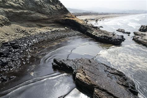 Minam exige a La Pampilla acelerar remediación de playas contaminadas