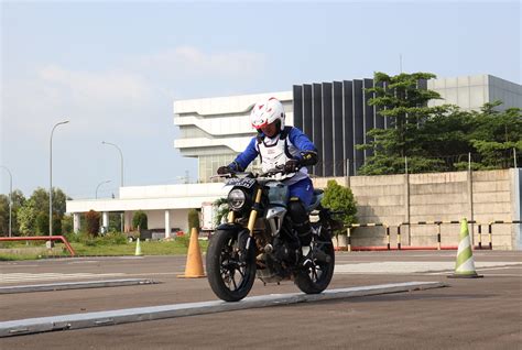 Instruktur Safety Riding AHM Siap Pamer Skill Di Kompetisi