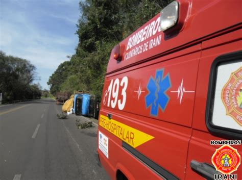 Caco Da Rosa Motorista joga caminhão em barranco após ficar sem freio