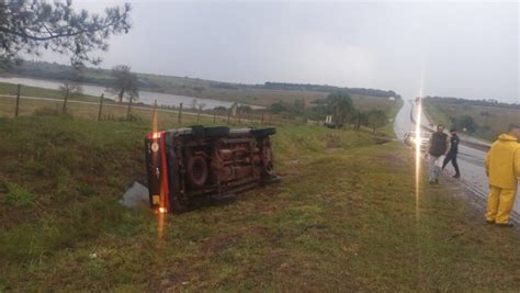 Conductor Herido En El Despiste Y Vuelco De Una Camioneta En Ruta