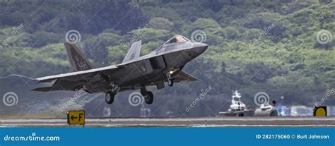 Honolulu, Hawaii, USA, 2022-08-14: Military Air Show, F22 Takes Off ...