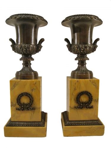 Paire de cassolettes en bronze aux vases Medicis XIXe siècle N 86381