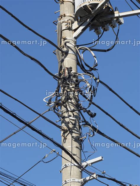 電線と電柱の写真素材 106713738 イメージマート