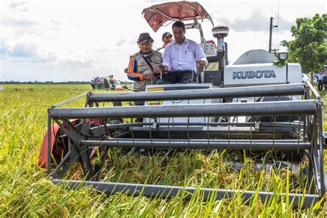 Kementan Dorong Mekanisasi Pertanian Untuk Tarik Minat Petani Muda