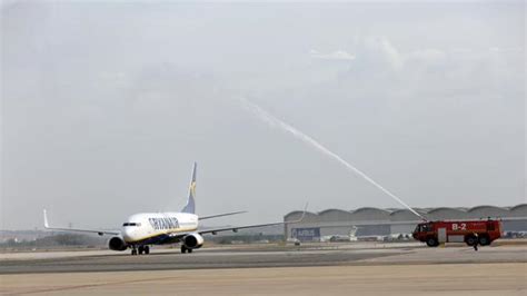 Ryanair ofrecerá nuevas rutas desde Sevilla a Ibiza Nápoles y Valencia