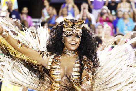 Rainha de bateria da Mangueira vai desfilar no carnaval 2023 de Vitória