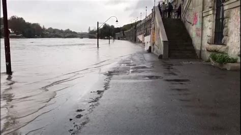 Maltempo Sale Il Livello Del Po Allagato Il Lungofiume Dei Murazzi A