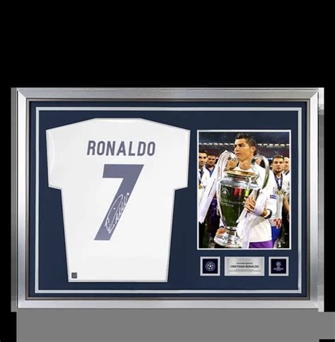 Maillot Du Real Madrid Sign Par Cristiano Ronaldo Et Encadr Uefa