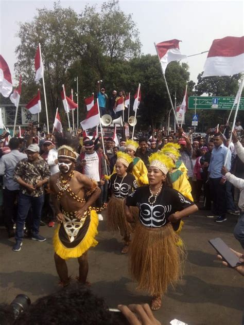 Apa Itu Tari Sajojo Papua? (ASAL, SEJARAH, GERAKAN, PROPERTI)