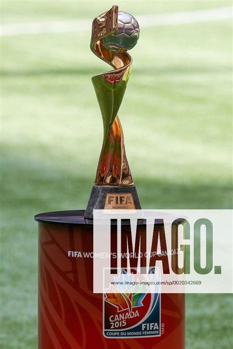 Der Pokal der FIFA Frauen WM Trophäe Symbolfoto Symbolbild