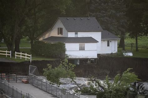 Video House Near Rapidan Dam Falls Into Blue Earth River In Minnesota Inforum Fargo