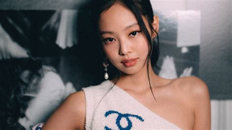 JENNIE At The CHANEL Spring Summer 2023 Ready To Wear Show CHANEL