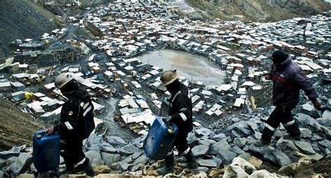 Puno En La Rinconada Más De 30 Mil Personas Se Dedican A La Minería Informal Perú Correo