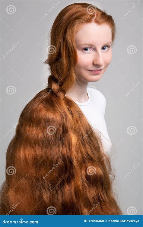 Menina Cabelo Vermelho Longo Foto De Stock Imagem De Caucasiano